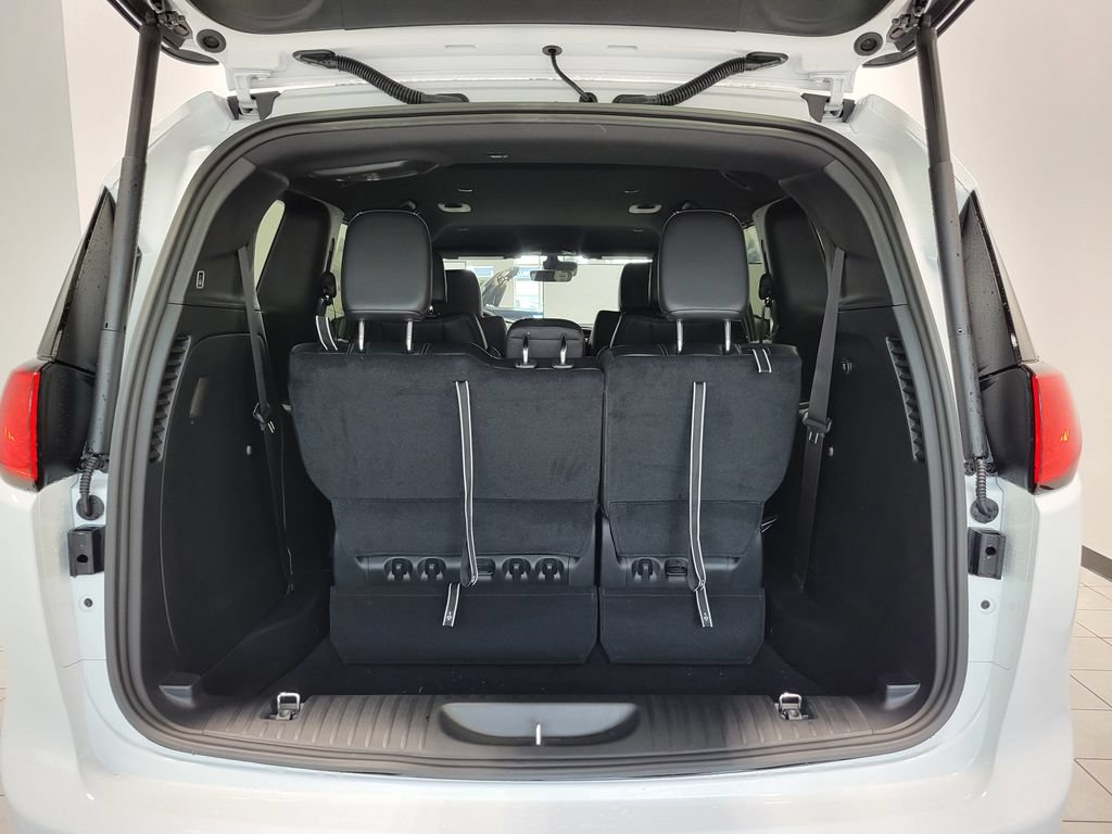 New 2027 Chrysler Pacifica Select AWD/4WD image 9