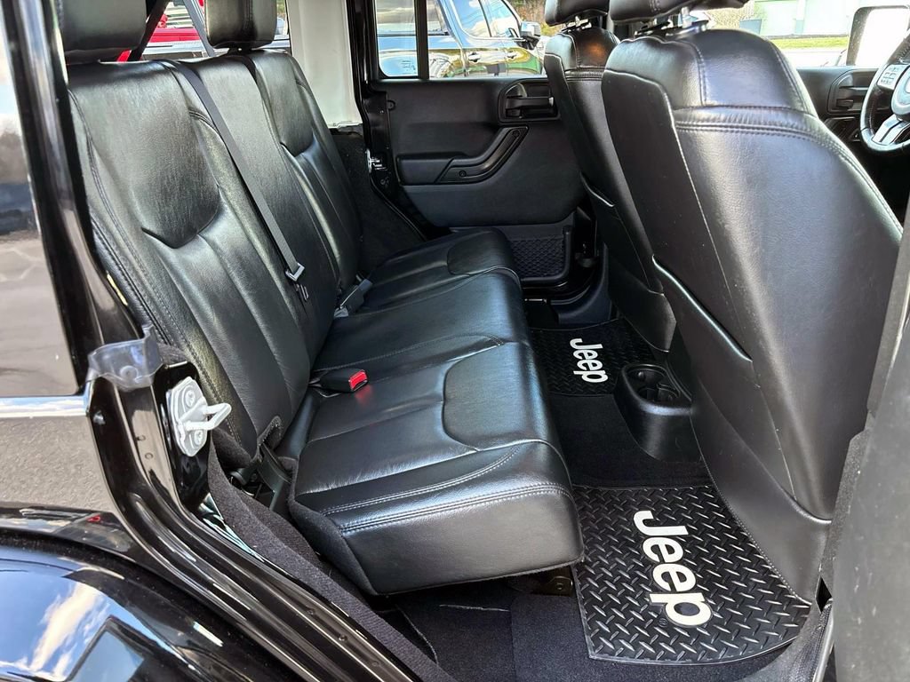 Used 2017 Jeep Wrangler Unlimited Sahara AWD/4WD image 13