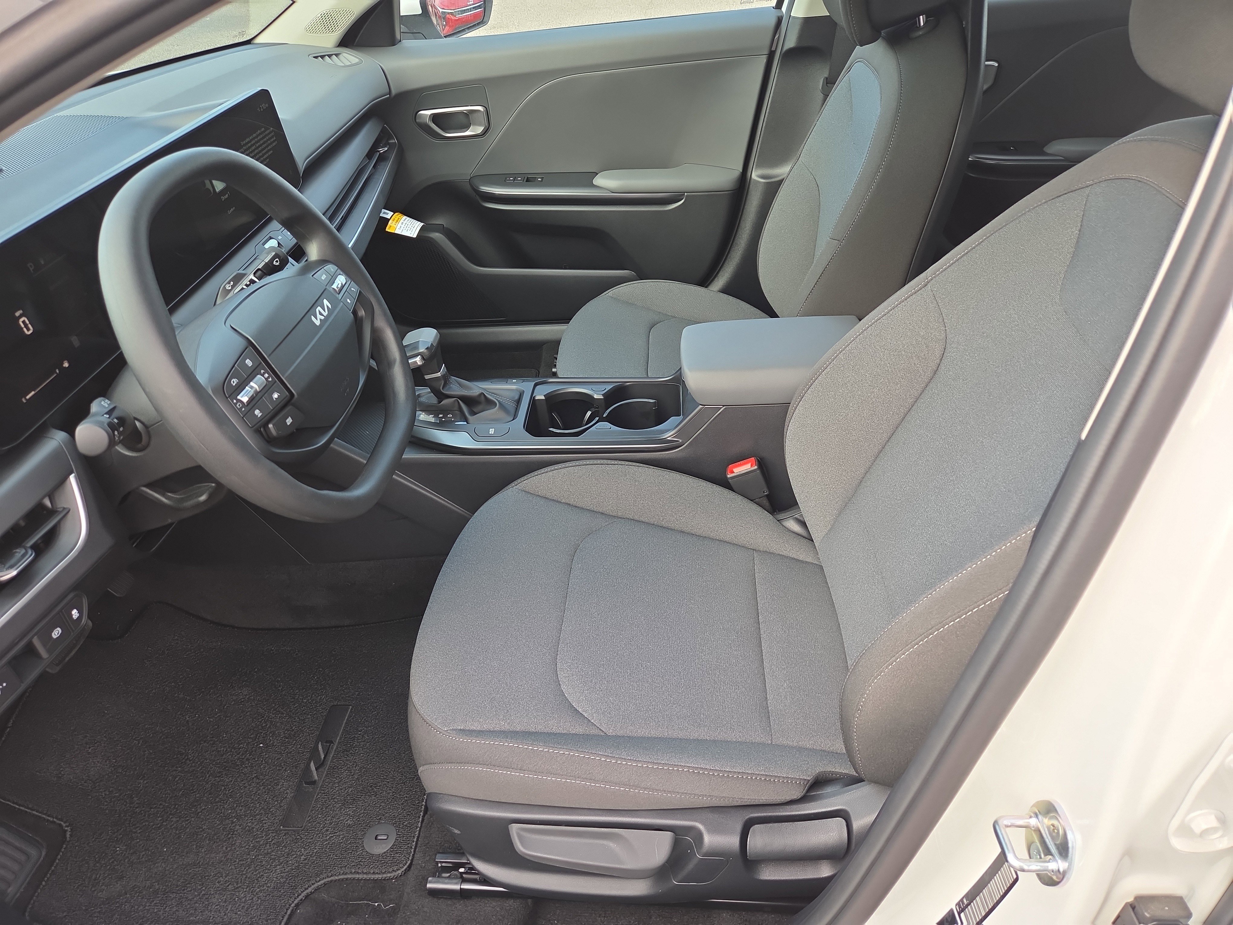 New 2025 Kia K4 LXS image 4