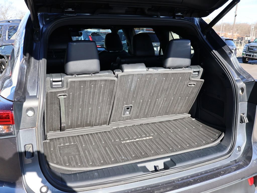 Used 2021 Toyota Highlander XSE image 16