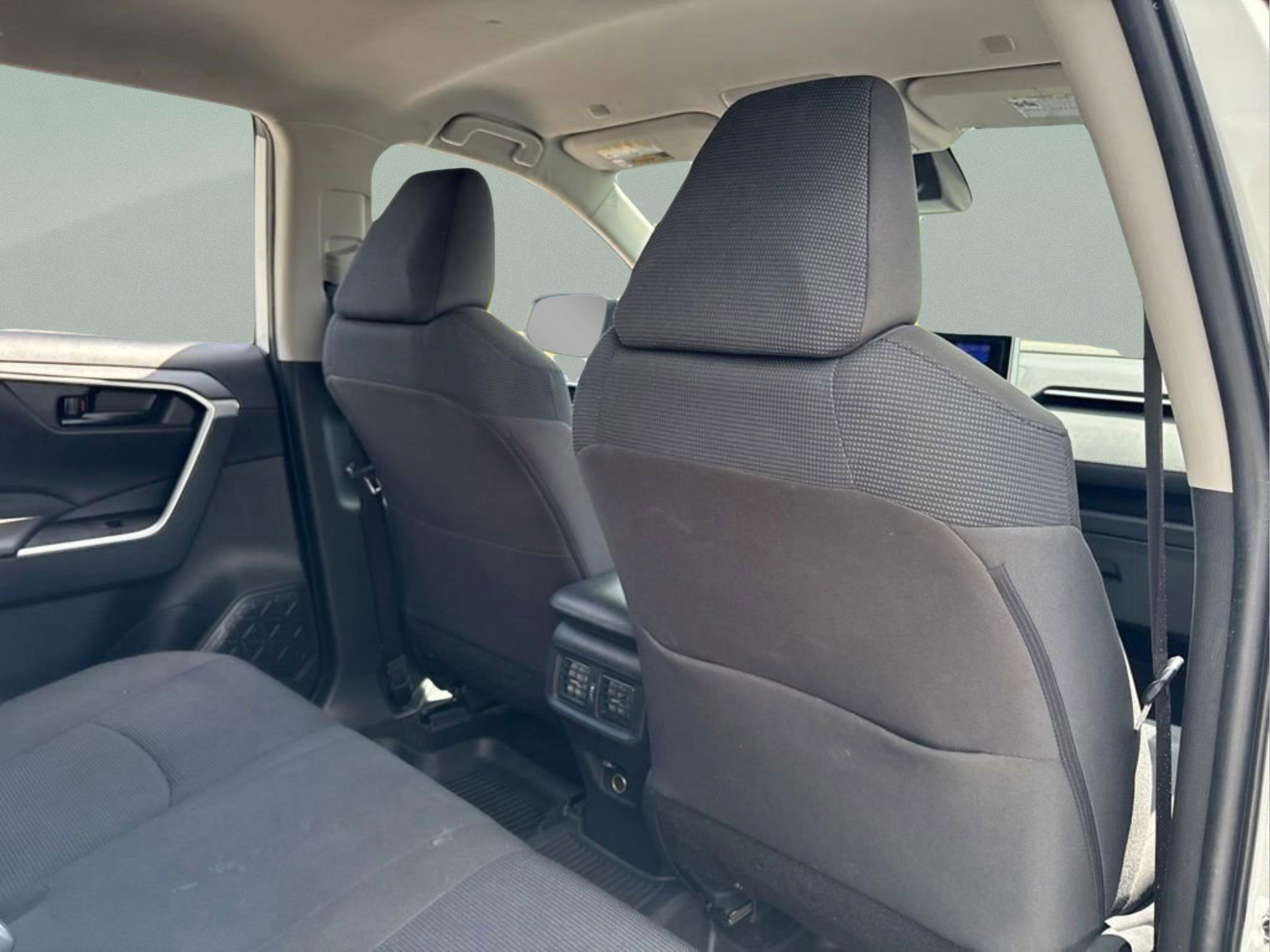 Used 2025 Toyota RAV4 LE FWD image 27