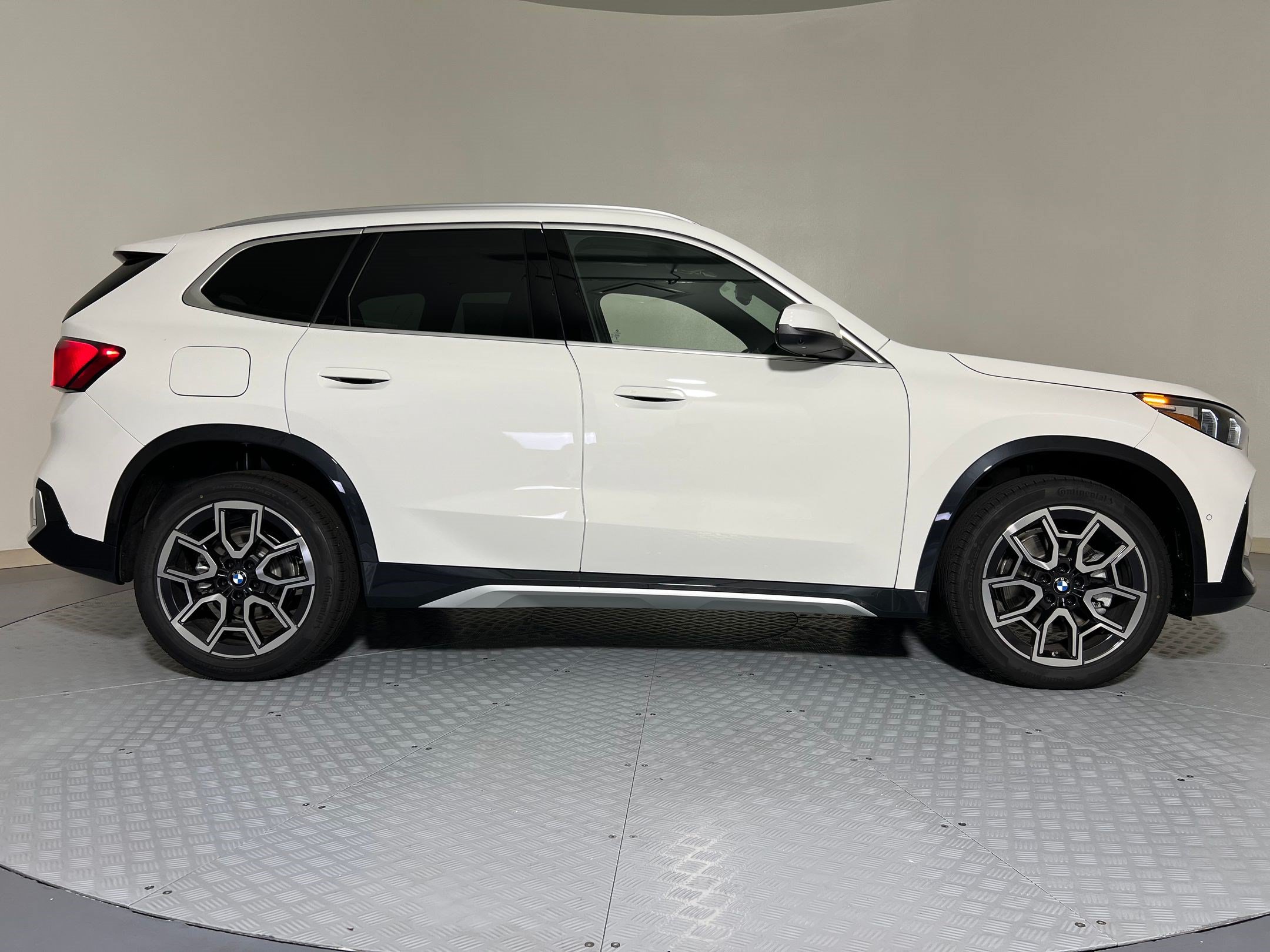 New 2026 BMW X1 xDrive28i w/ Technology Package AWD/4WD image 7