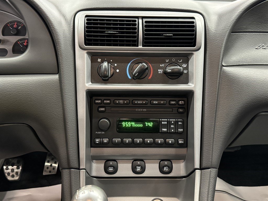 Used 2003 Ford Mustang Mach 1 RWD image 28