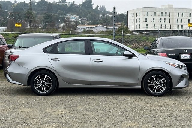 Used 2023 Kia Forte LXS image 3