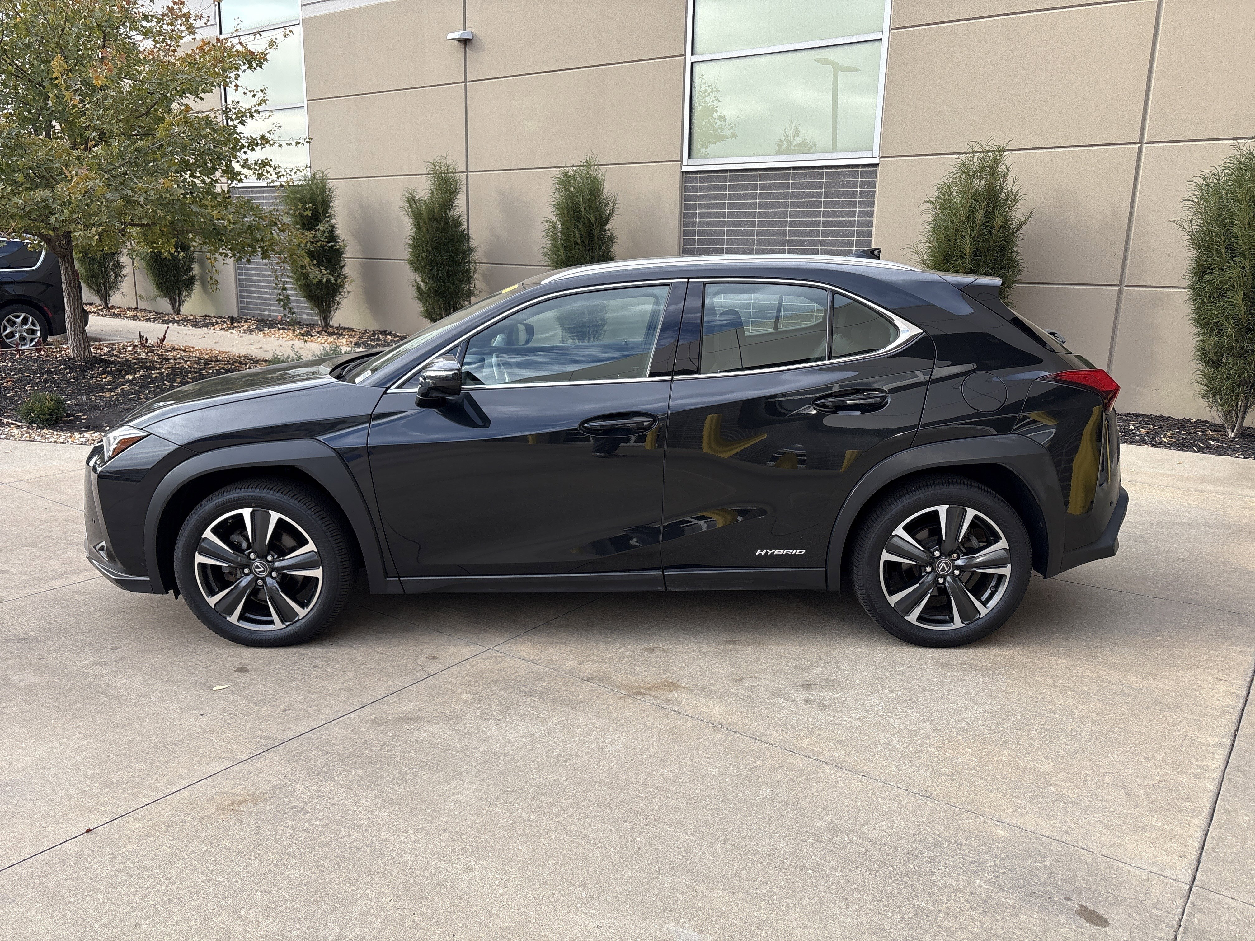Used 2021 Lexus UX 250h w/ Premium Package image 7