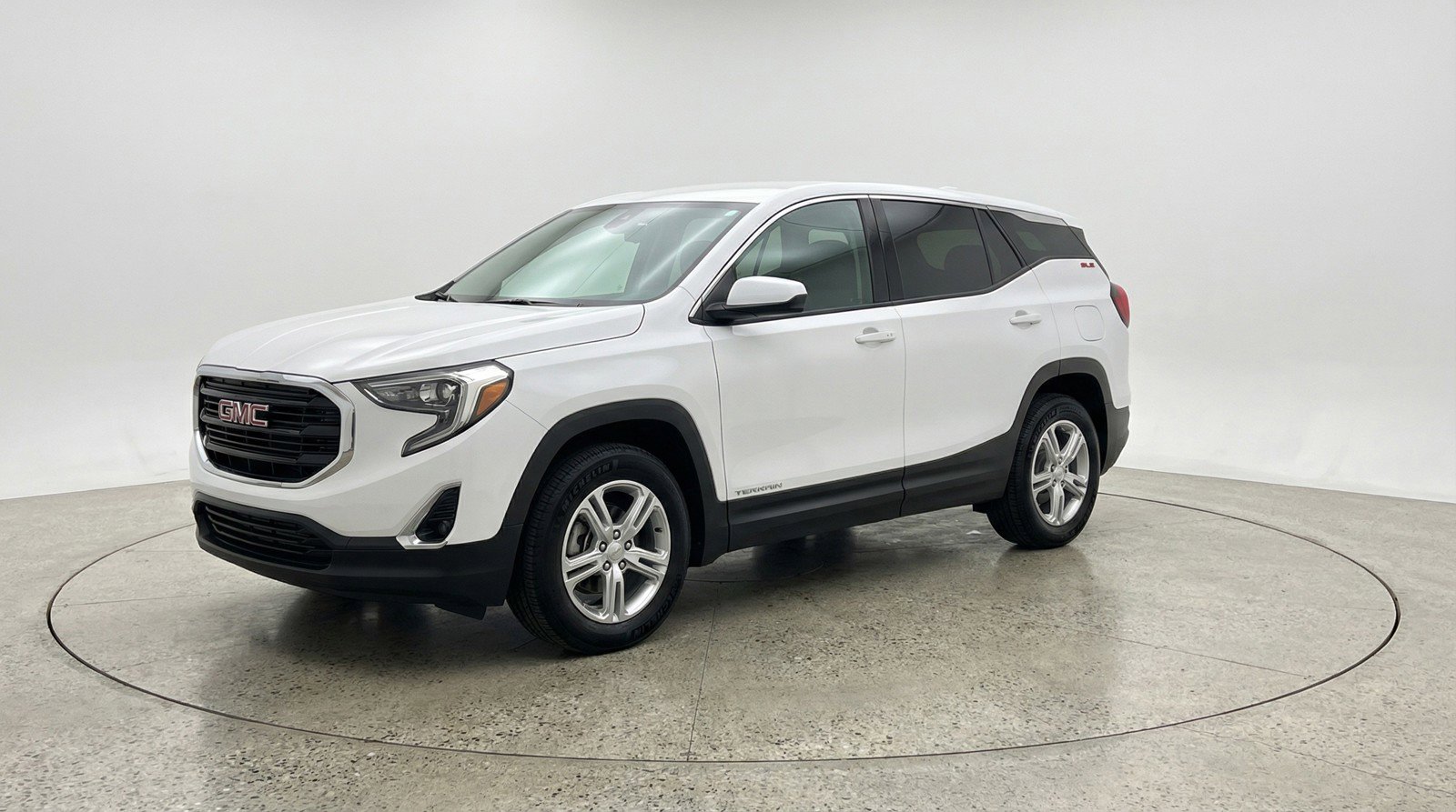 Used 2024 GMC Terrain SLE image 3