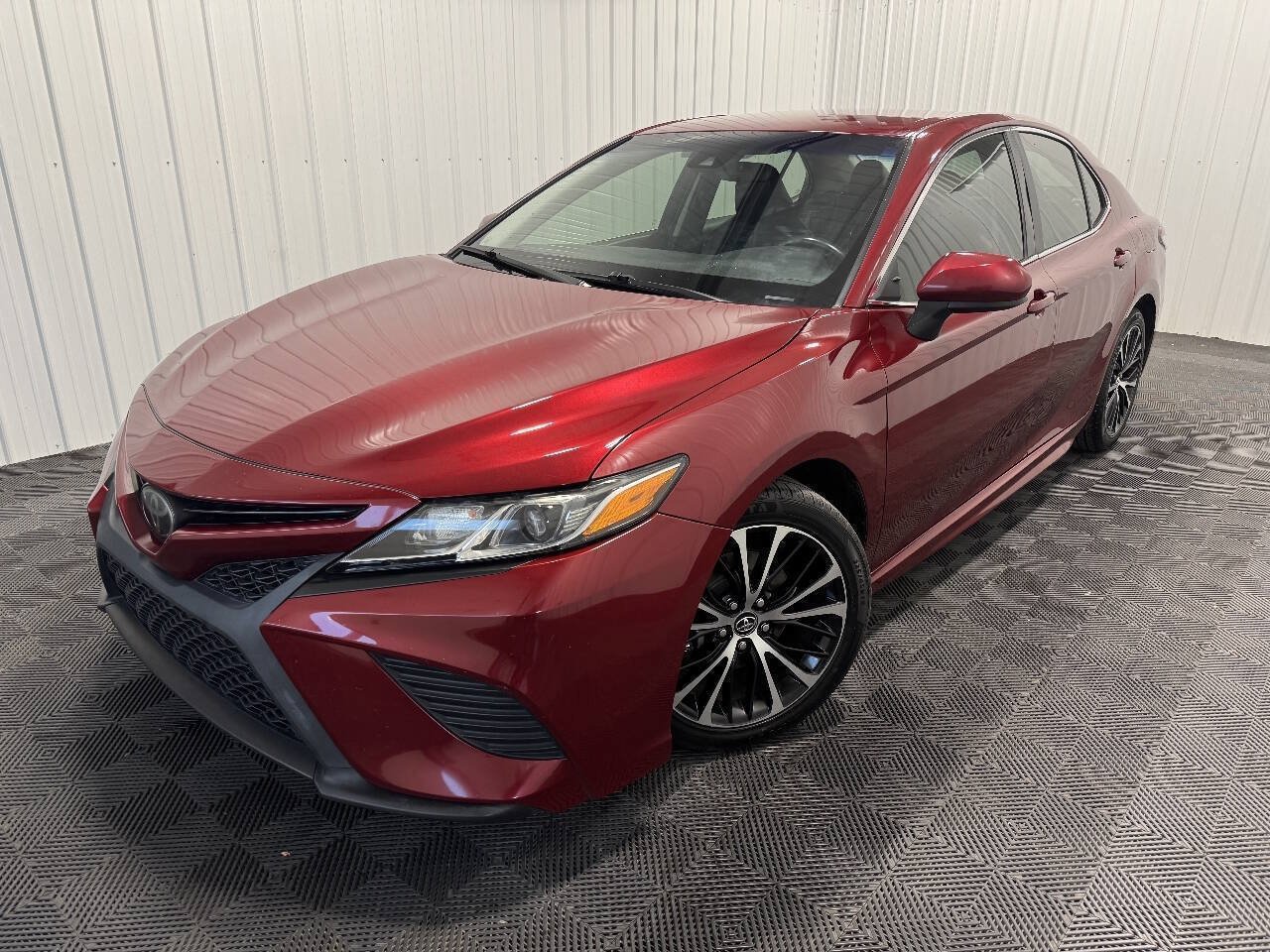 Used 2018 Toyota Camry SE FWD image 34