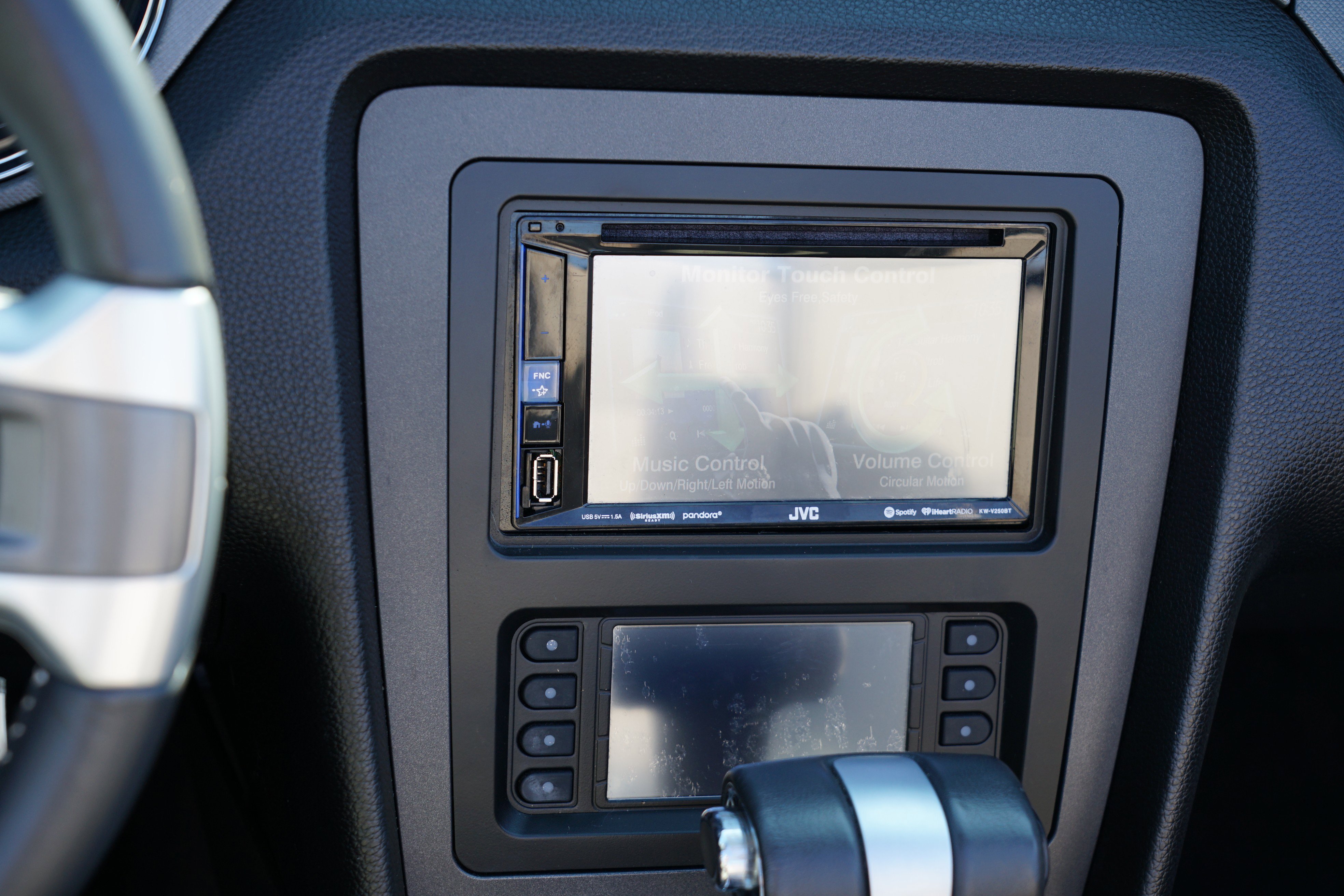 Used 2010 Ford Mustang Convertible image 22