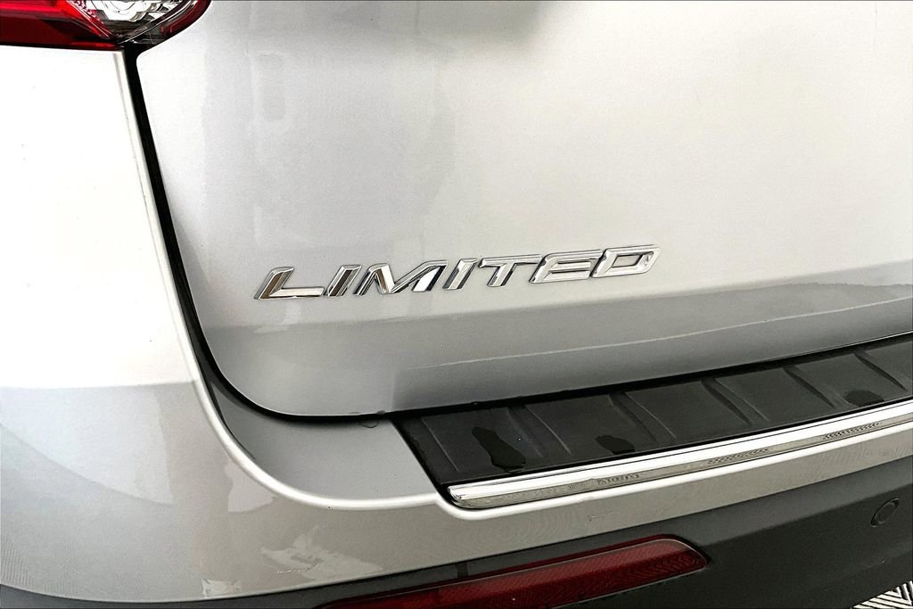 Used 2022 Ford Explorer Limited w/ Equipment Group 301A image 14