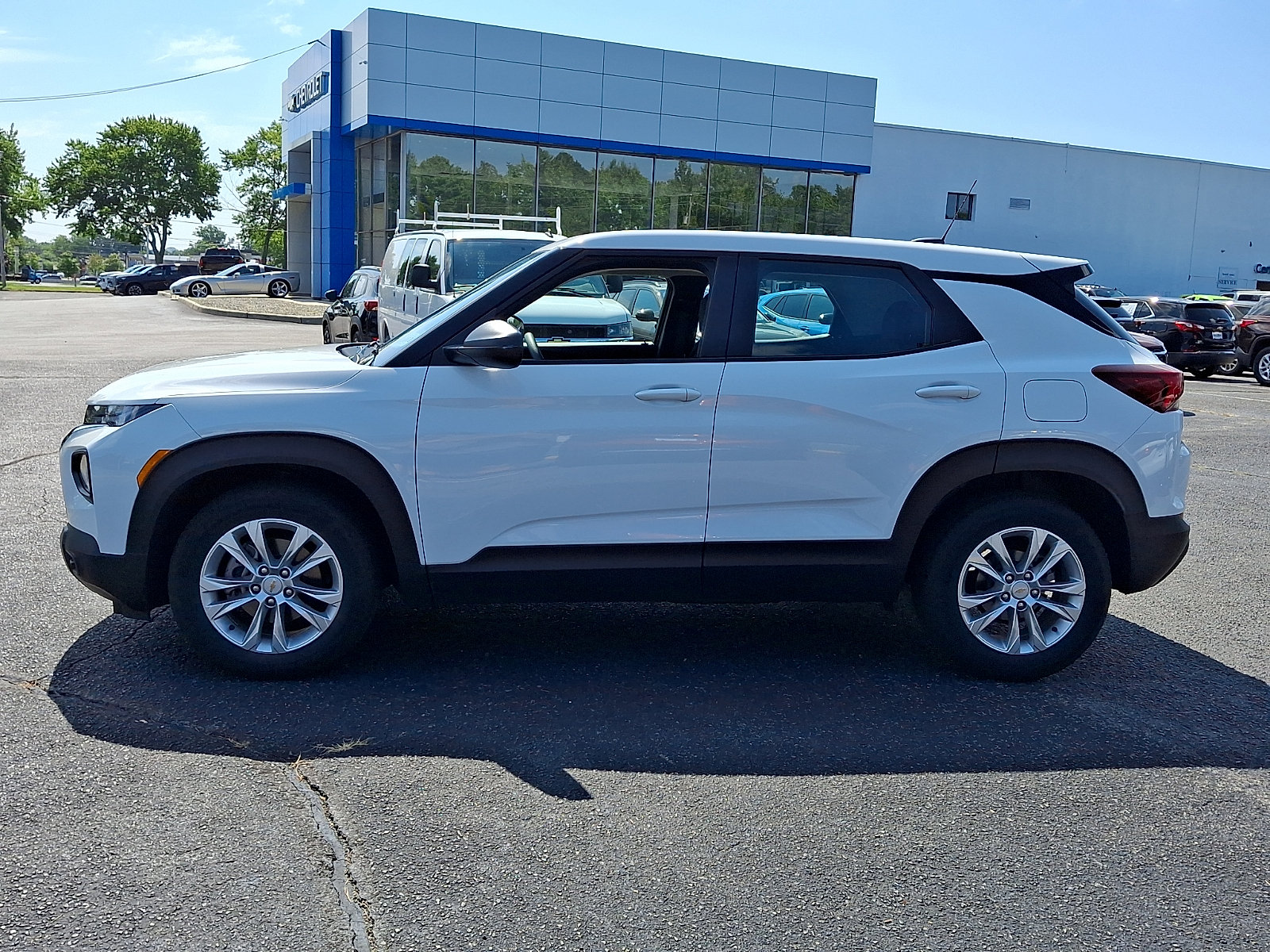 Used 2023 Chevrolet TrailBlazer LS FWD image 4
