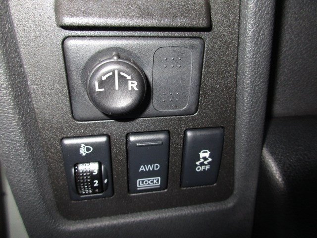 Used 2013 Nissan Rogue SL AWD/4WD image 19