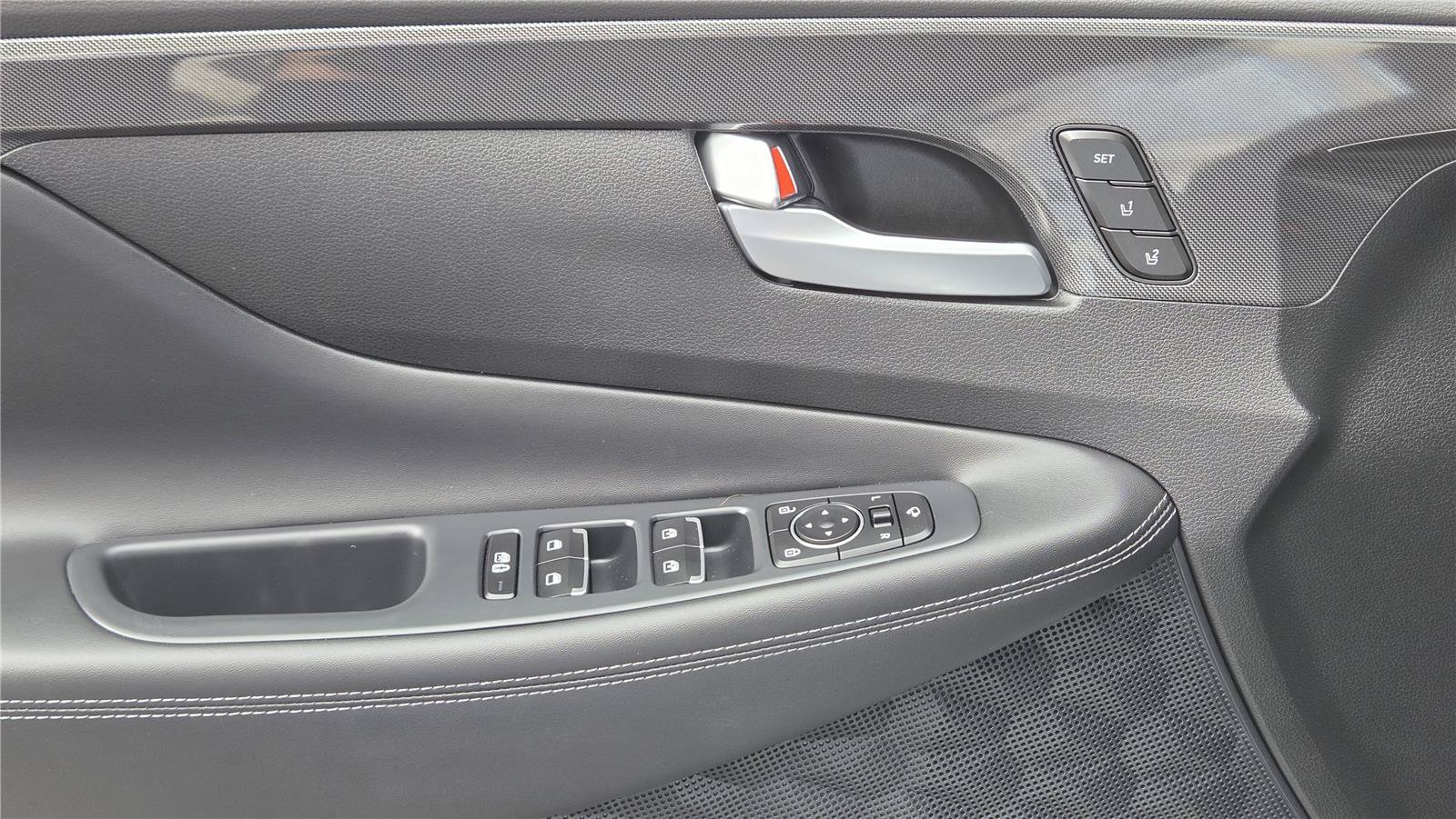 Used 2023 Hyundai Santa Fe Limited AWD/4WD image 14