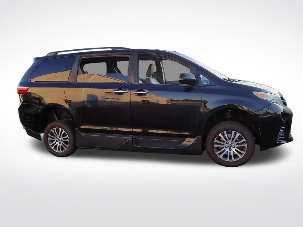 Used 2019 Toyota Sienna XLE FWD image 5