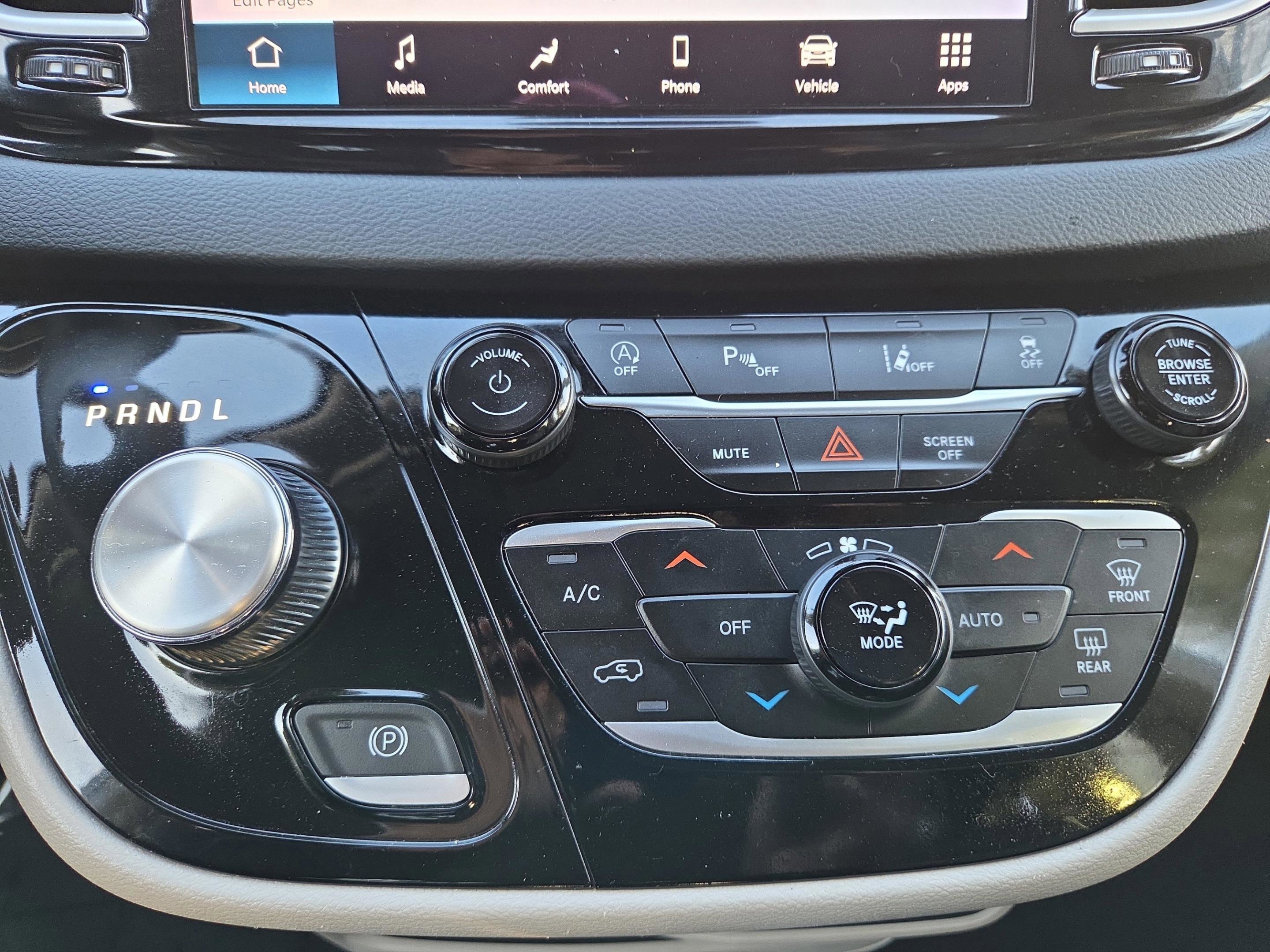 Used 2023 Chrysler Pacifica Touring-L image 21