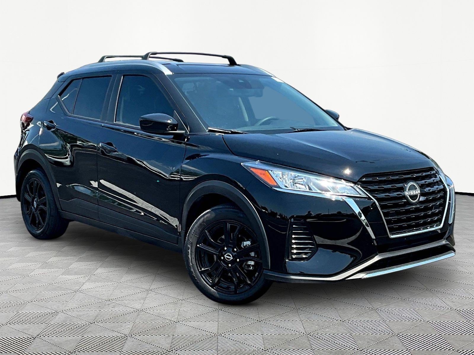 Used 2024 Nissan Kicks SV w/ Interior Electronics Package FWD image 3
