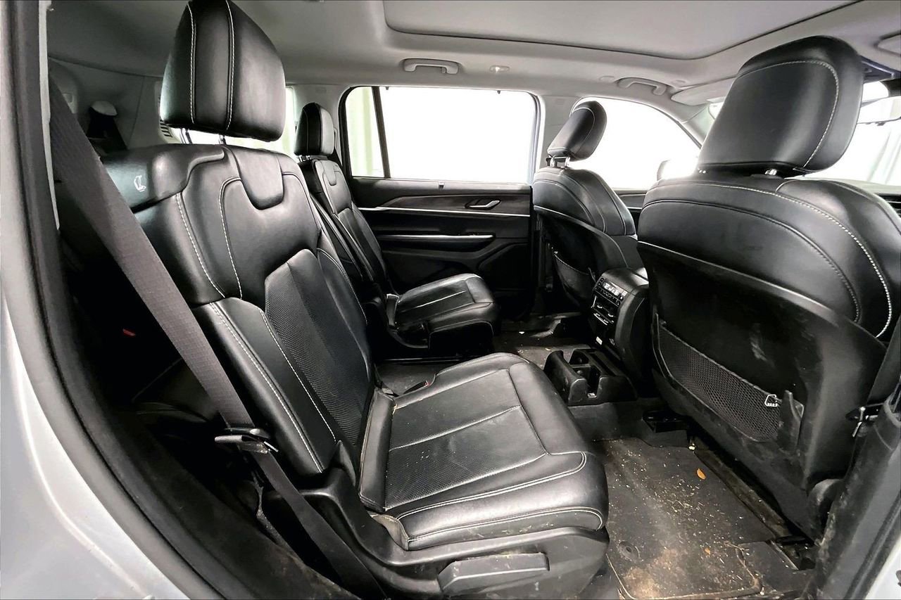 Used 2023 Jeep Grand Cherokee L Limited w/ Luxury Tech Group II image 25