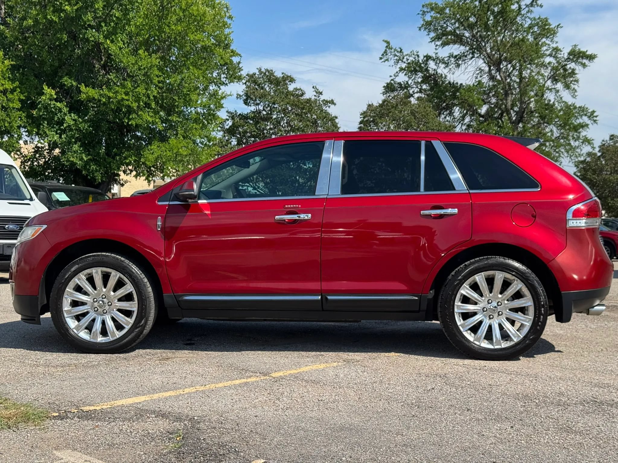 Used 2013 Lincoln MKX AWD image 3