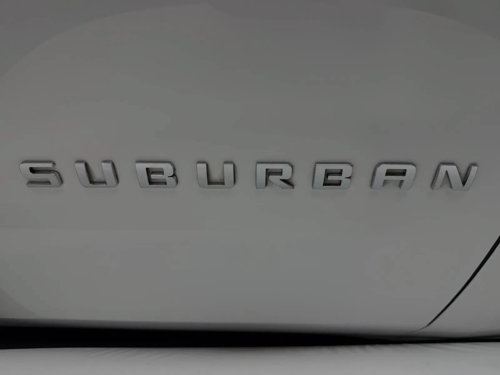 Used 2015 Chevrolet Suburban LT RWD image 9