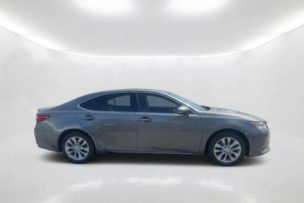 Used 2014 Lexus ES 300h w/ Luxury Package w/Bamboo Trim FWD image 4