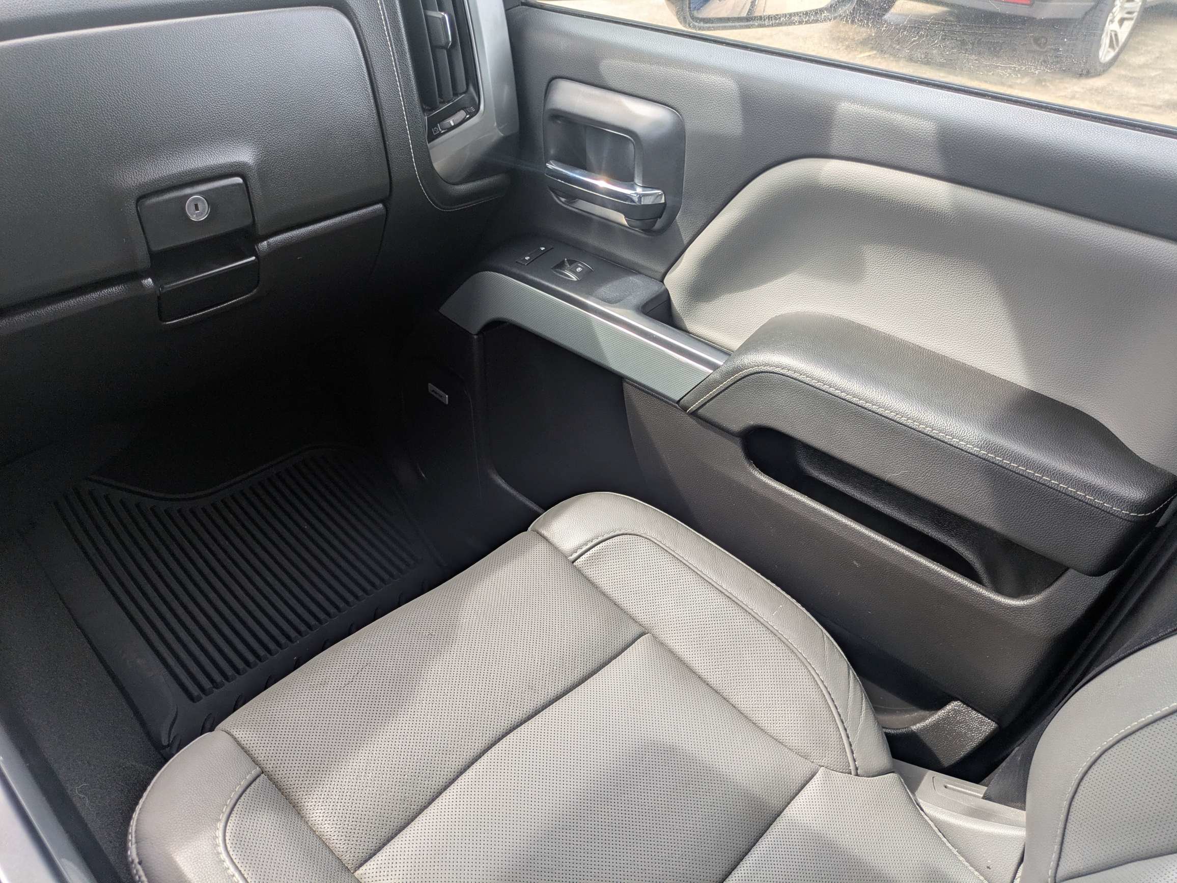 Used 2018 Chevrolet Silverado 2500 LTZ w/ Duramax Plus Package AWD/4WD image 9
