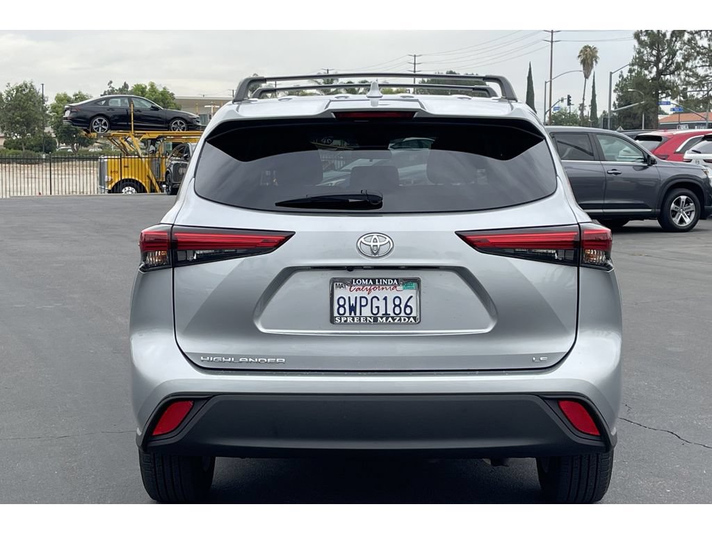Used 2021 Toyota Highlander LE FWD image 5