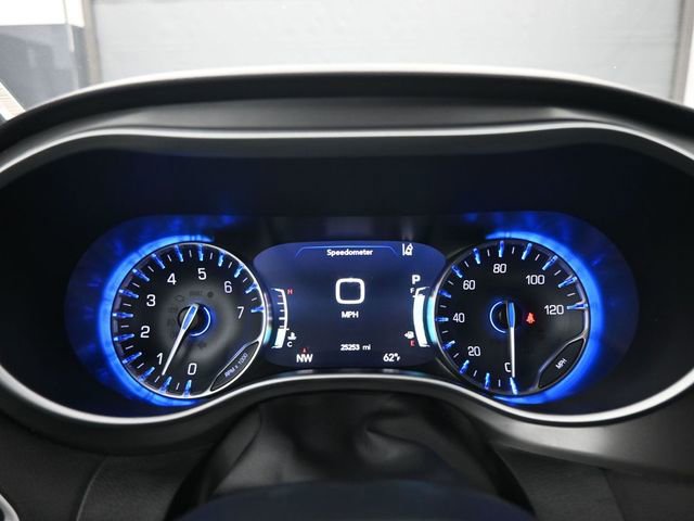 Used 2025 Chrysler Pacifica Select image 15