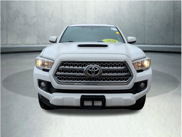 Used 2016 Toyota Tacoma TRD Sport w/ Towing Package AWD/4WD image 10