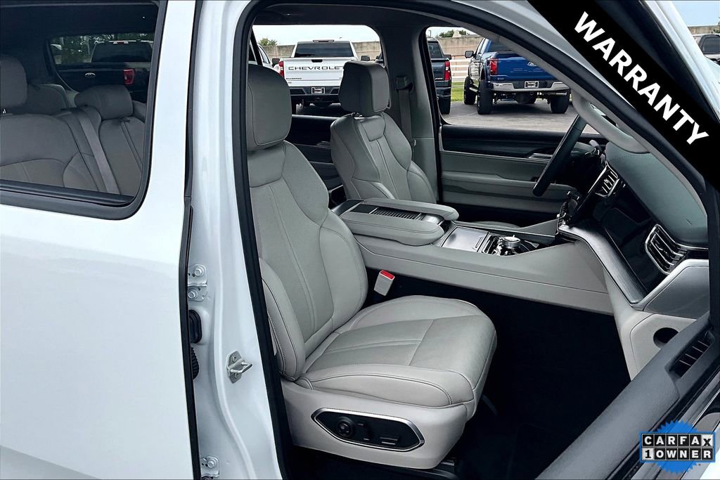 Used 2023 Jeep Wagoneer Series III w/ Preferred Equipment Group AWD/4WD image 28