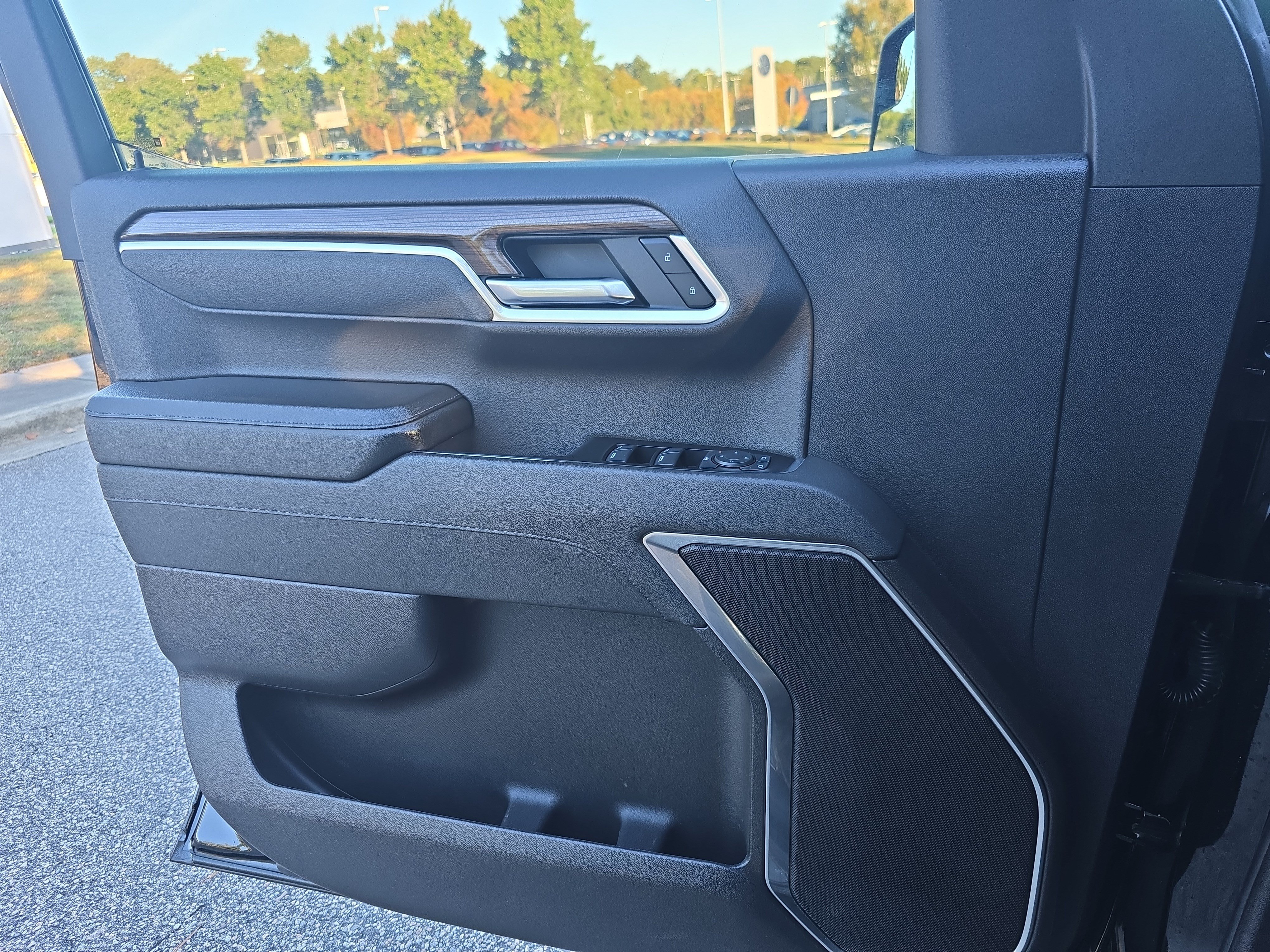 Used 2025 Chevrolet Silverado 1500 LT RWD image 23