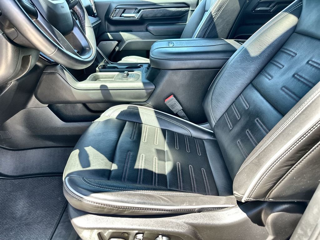 Used 2025 GMC Sierra 2500 AT4X image 24