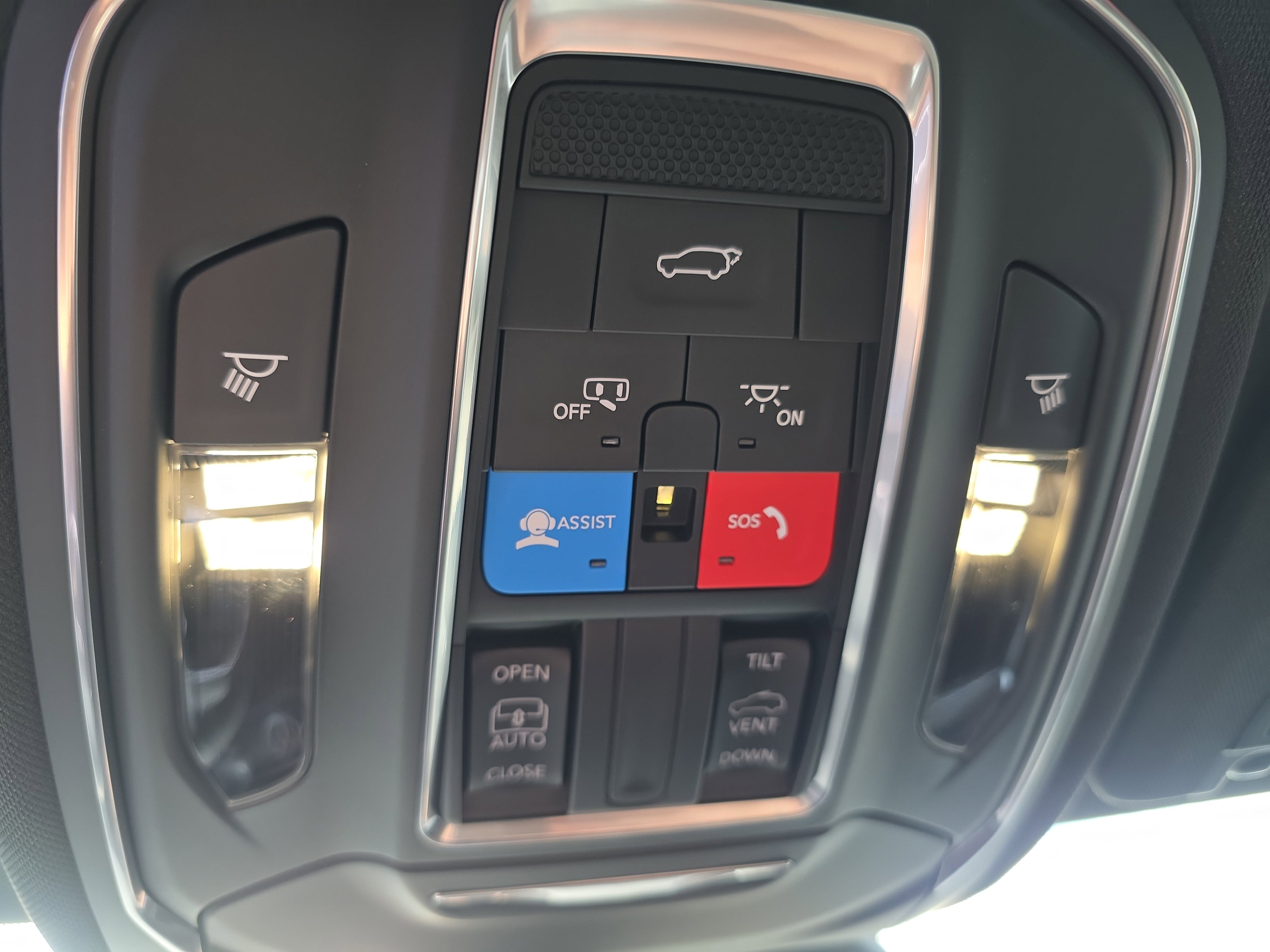 New 2025 Jeep Grand Cherokee L Altitude image 9