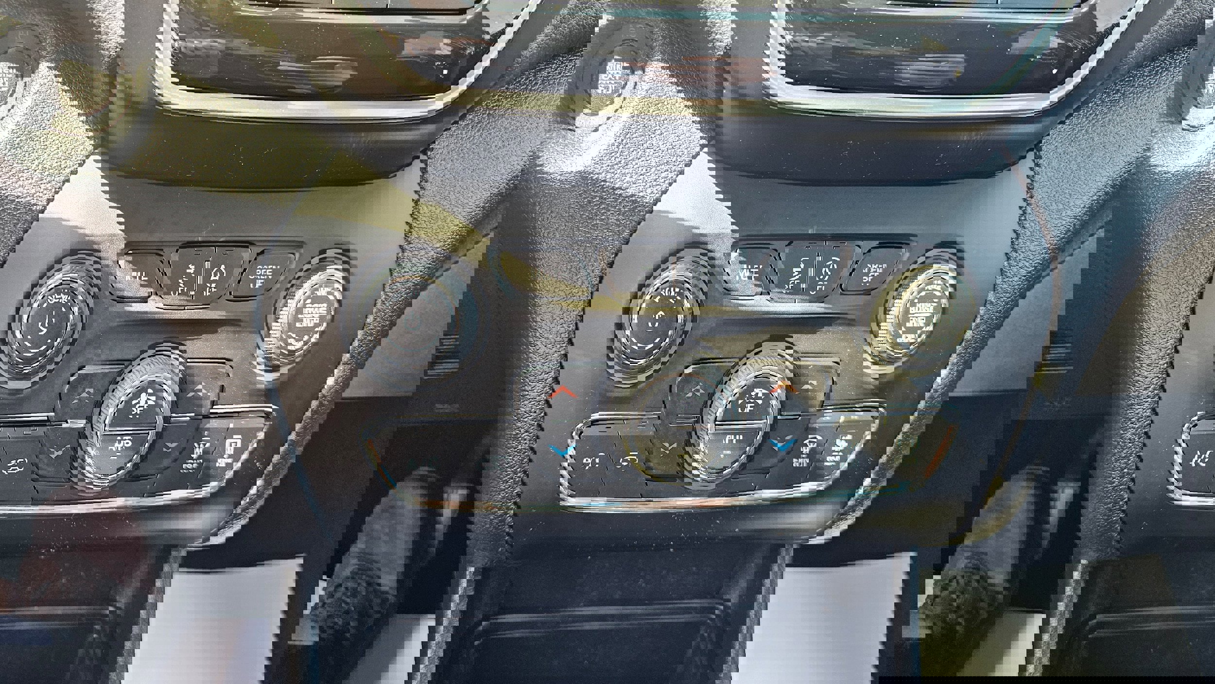 Used 2020 Jeep Cherokee Limited image 31