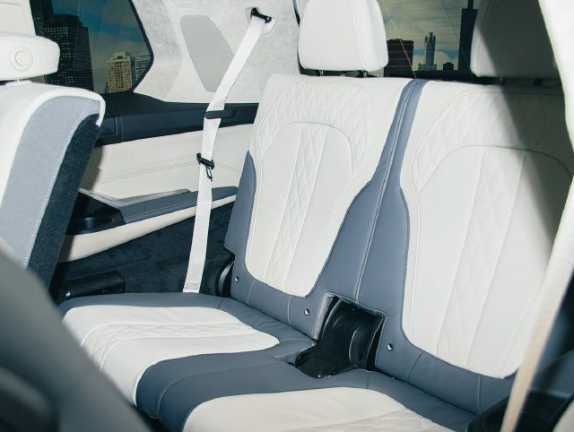 New 2026 BMW ALPINA XB7 AWD/4WD image 22