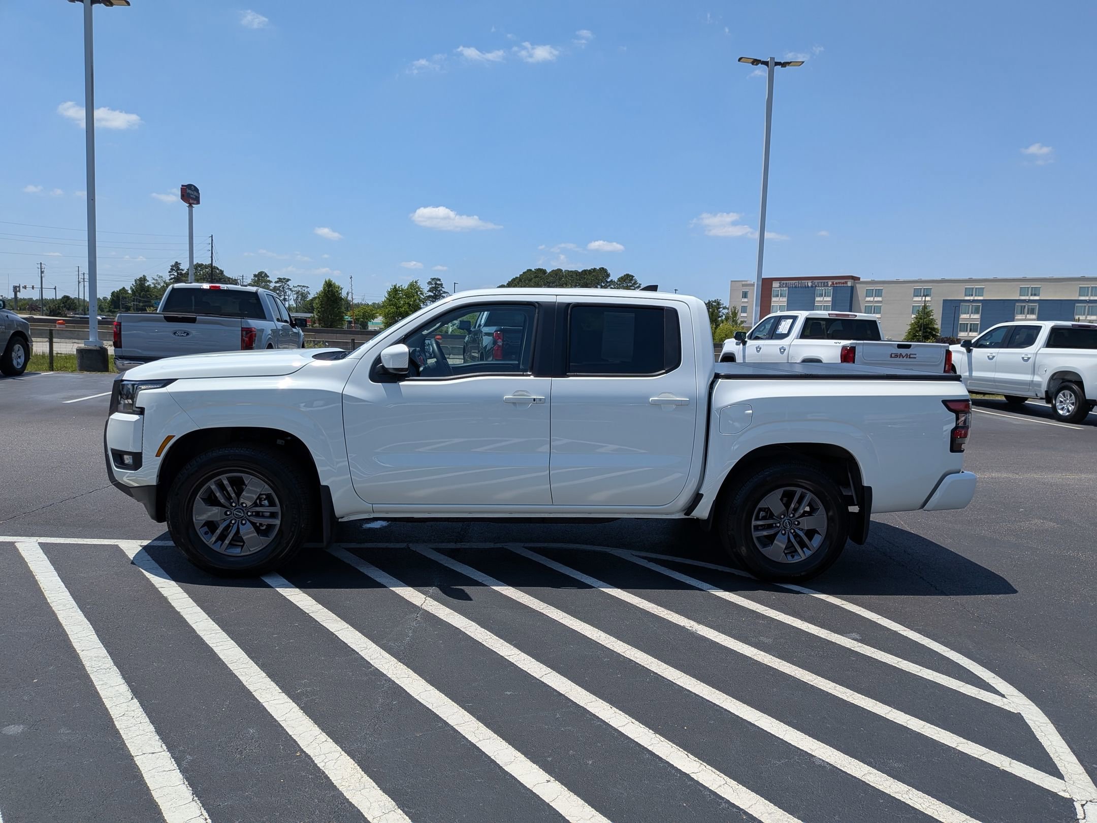 Used 2025 Nissan Frontier SV w/ SV Convenience Package RWD image 6