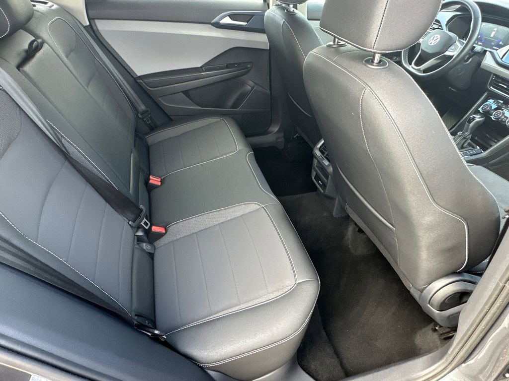 Used 2024 Volkswagen Taos SE image 15