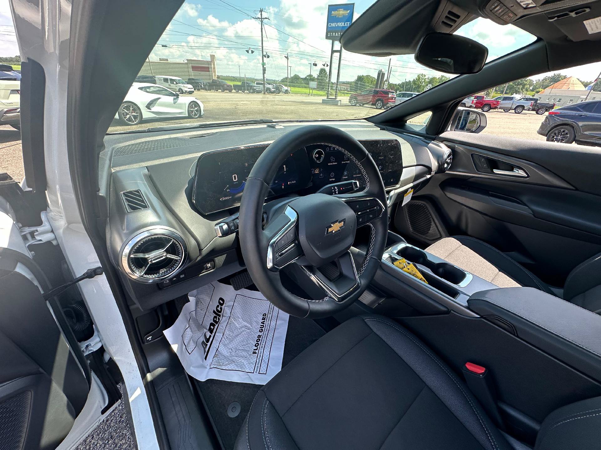 New 2026 Chevrolet Equinox EV LT w/ Comfort Package FWD image 15
