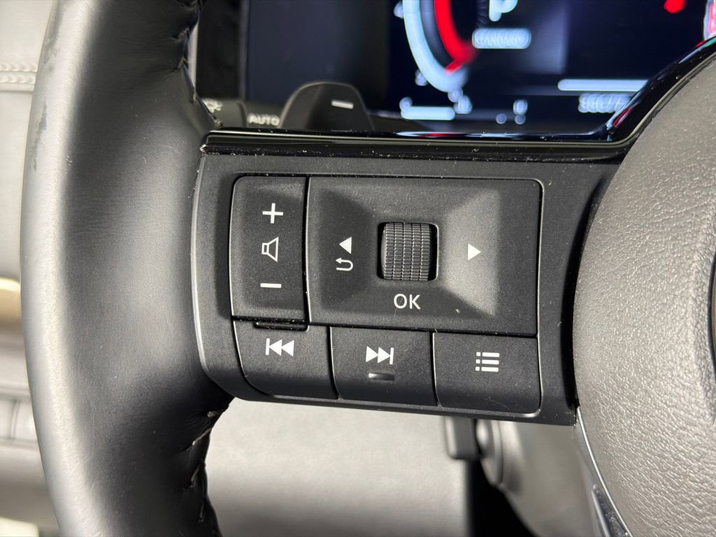 Used 2024 Nissan Pathfinder Platinum w/ Cargo Package FWD image 27