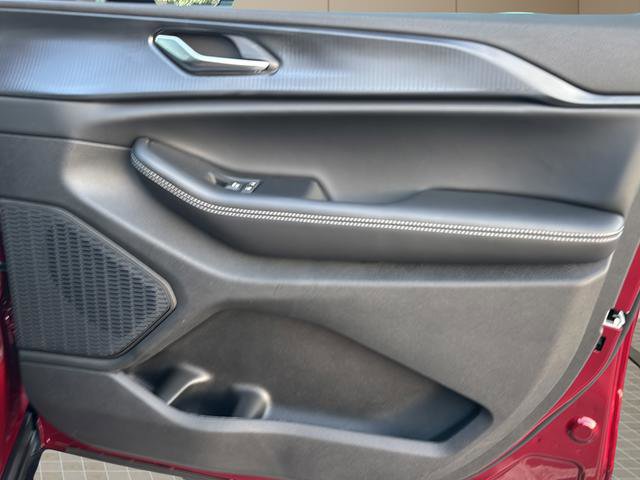 New 2025 Jeep Grand Cherokee Altitude image 37