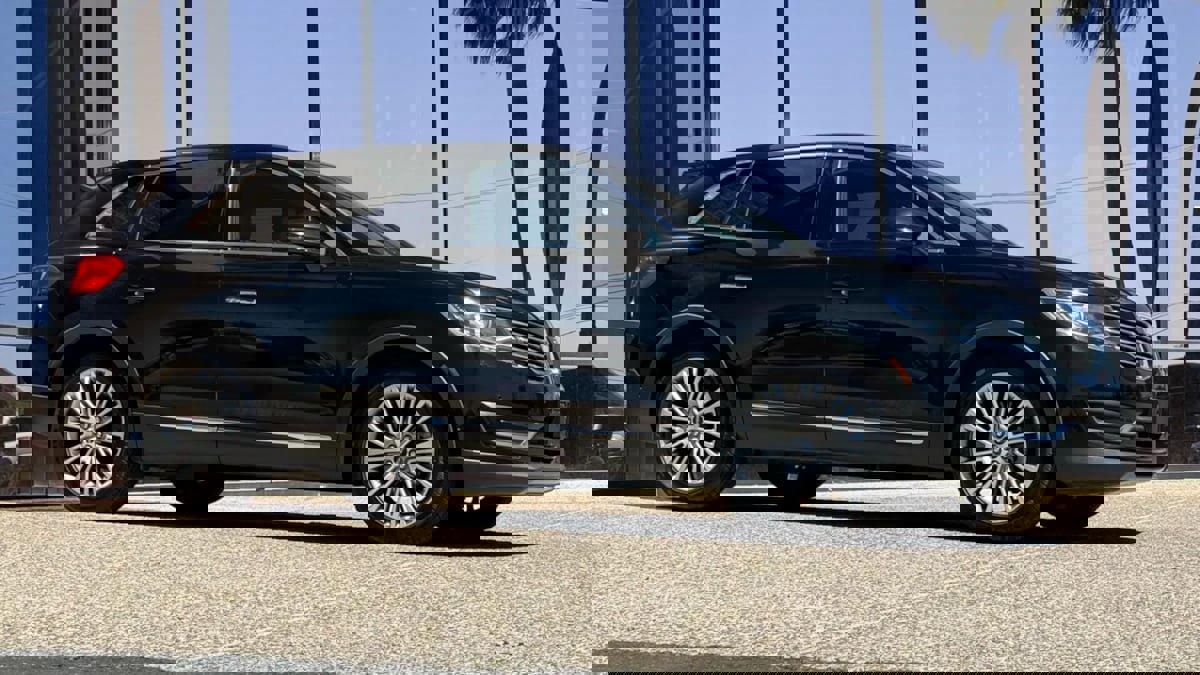 Used 2016 Lincoln MKX Reserve w/ Technology Package image 16