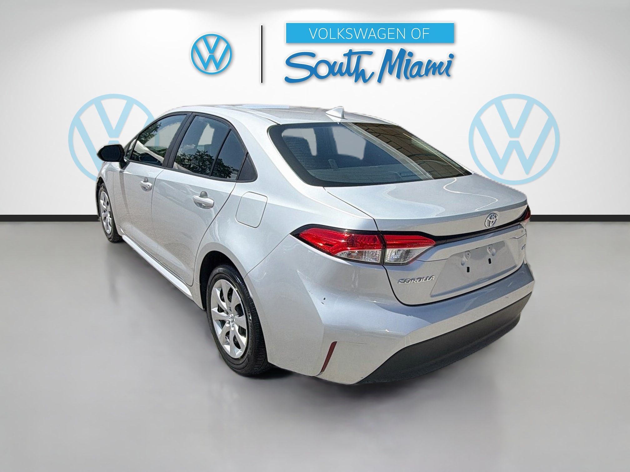 Used 2023 Toyota Corolla LE FWD image 5