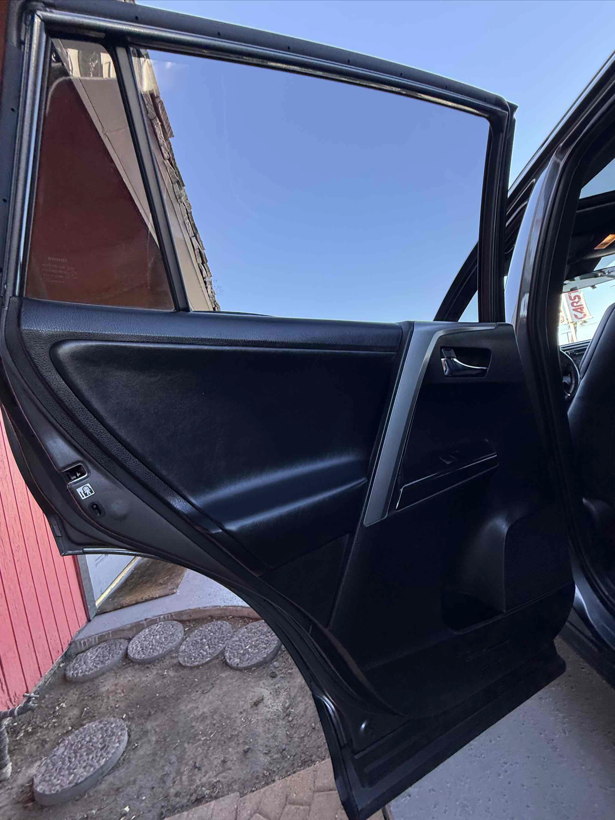 Used 2018 Toyota RAV4 SE w/ All Weather Liner Package FWD image 94