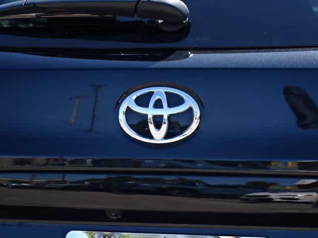 Certified 2025 Toyota Corolla Cross XLE w/ Convenience Package FWD image 9