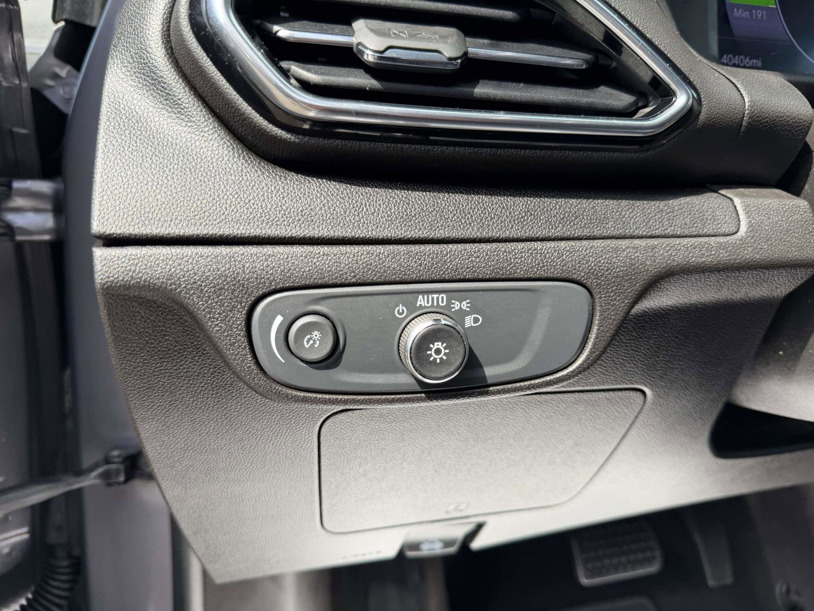 Certified 2022 Chevrolet Bolt EUV LT w/ Convenience Package image 17