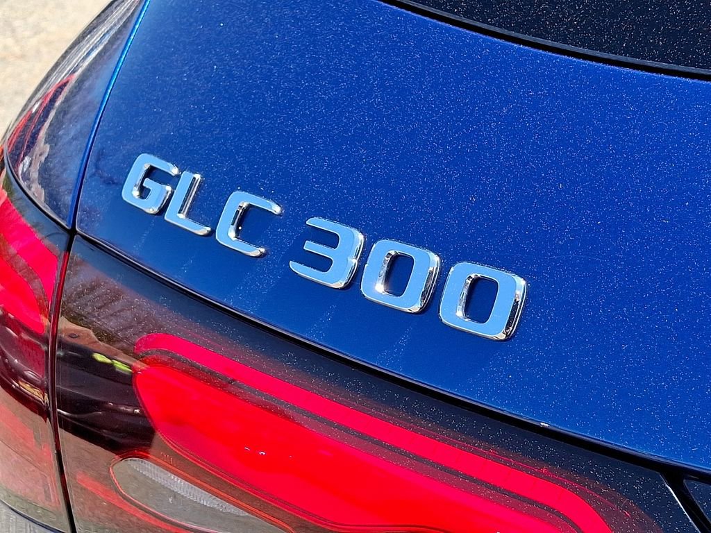 Used 2025 Mercedes-Benz GLC 300 4MATIC image 30