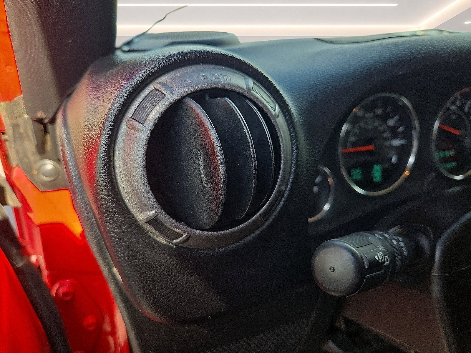 Used 2015 Jeep Wrangler Unlimited Sport w/ Connectivity Group AWD/4WD image 11