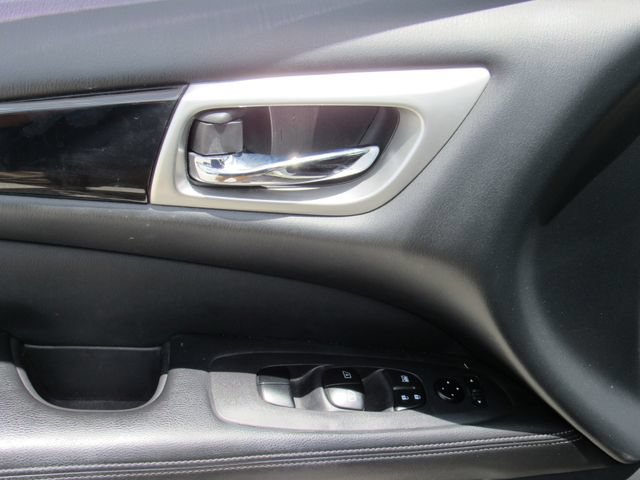 Used 2020 Nissan Pathfinder SV FWD image 20