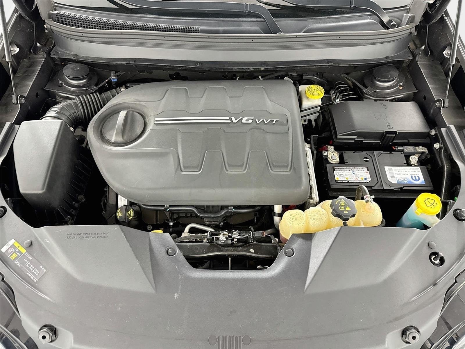 Used 2019 Jeep Cherokee Limited w/ Technology Group FWD image 30