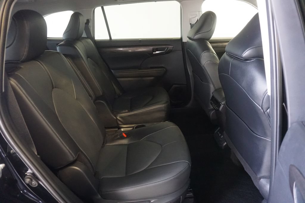 Used 2025 Toyota Highlander Limited AWD/4WD image 26