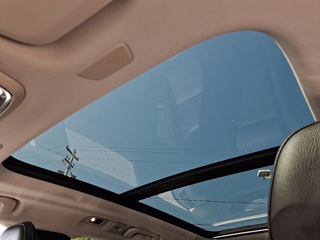 Used 2018 Volvo XC60 T5 Momentum w/ Vision Package AWD/4WD image 14