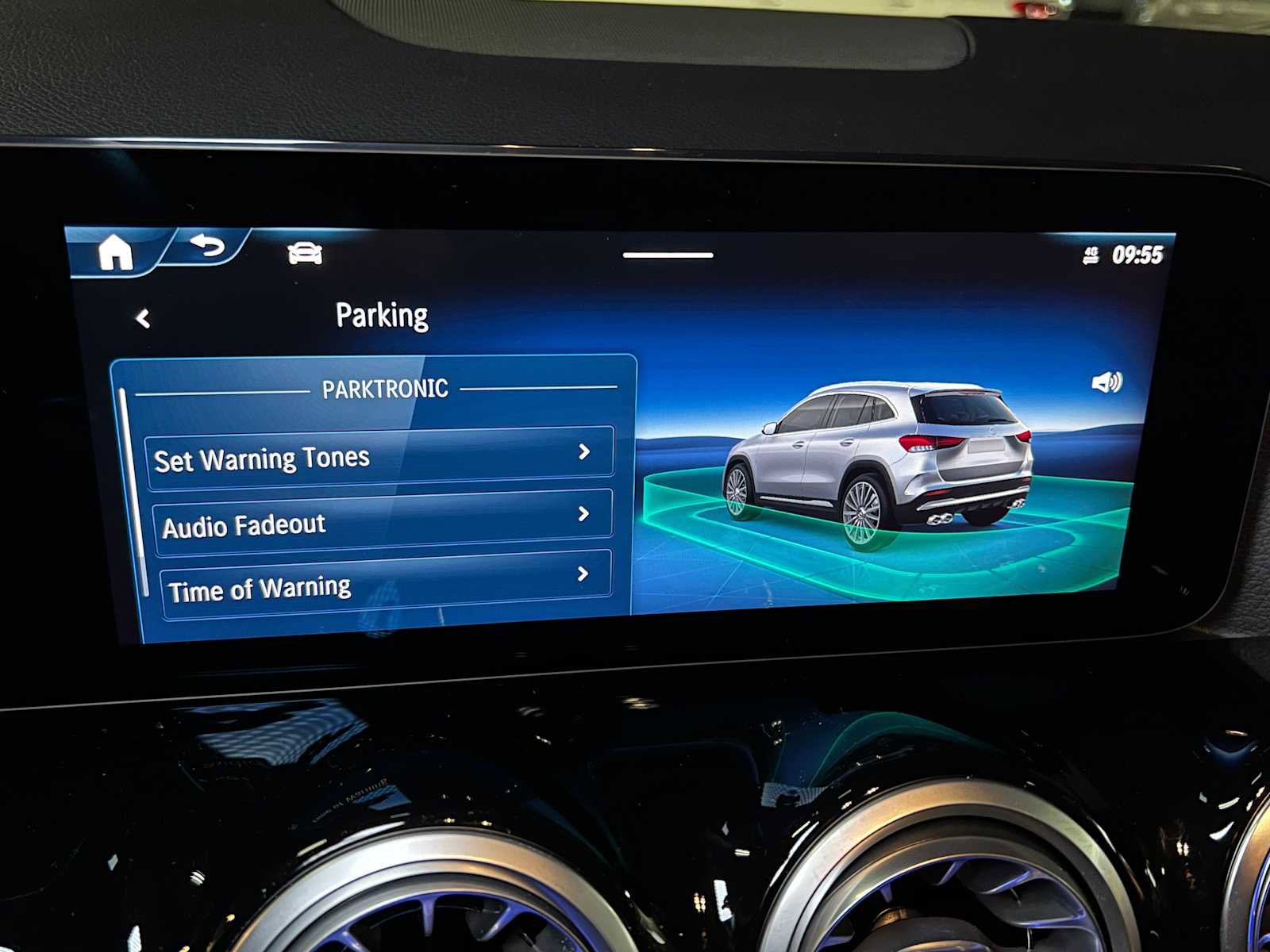 Certified 2025 Mercedes-Benz GLA 35 AMG 4MATIC image 40